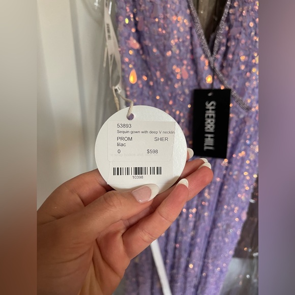 Sherri Hill deep v-neck sequin gown in lilac size 0 - Picture 4 of 7